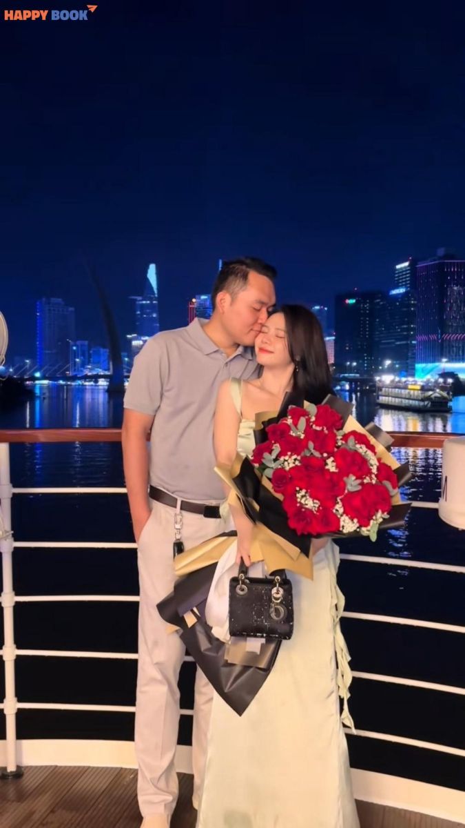 Cách sở hữu vé du thuyền trên sông Sài Gòn đầy lãng mạn