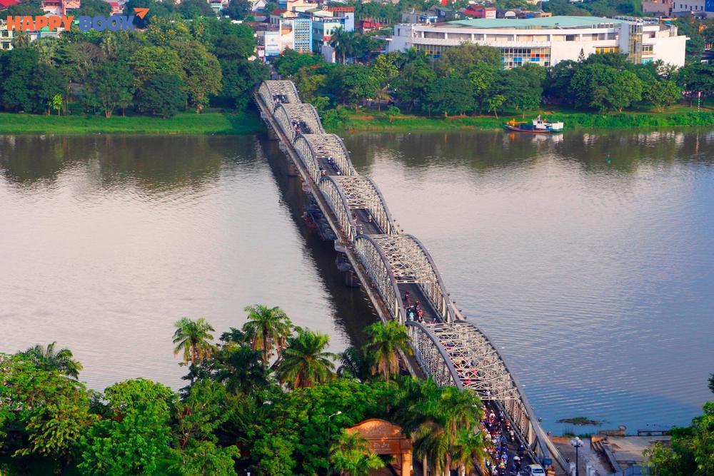 Dòng sông gắn liền với lịch sử Huế