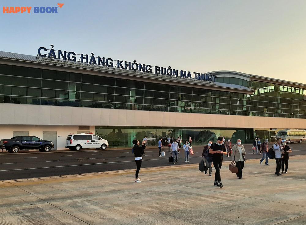 Di chuyển từ sân bay Buôn Ma thuột đến trung tâm bằng phương tiện nào?