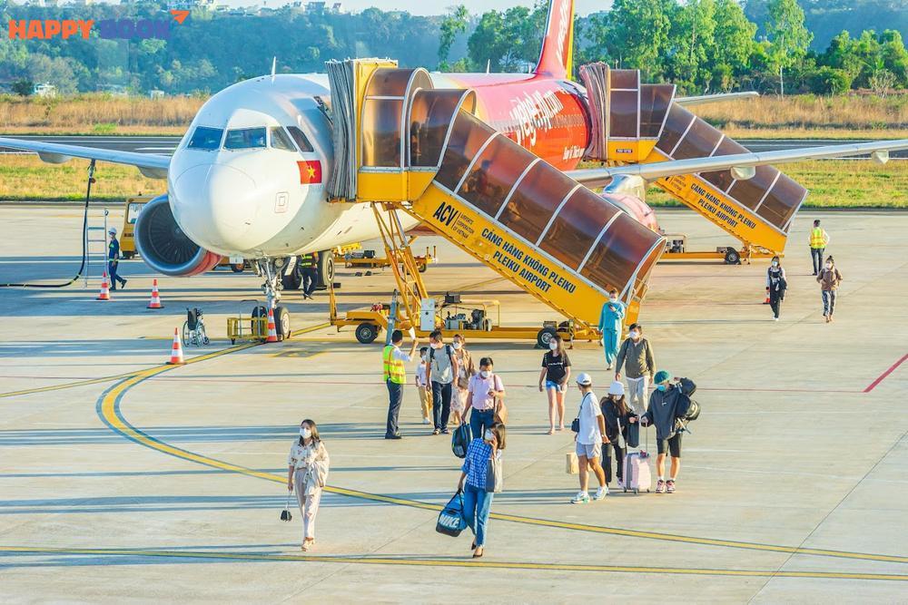 Hãy xuống máy bay cẩn thận