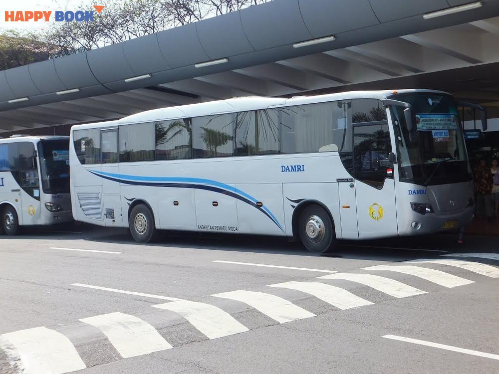 Xe bus Damri tại Indonesia