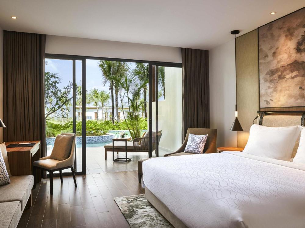 Superior King Room with Balcony and Sea View